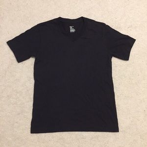 Gap Men’s Basic V-neck Tee